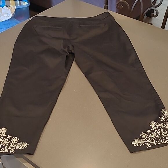 Coldwater Creek Black Capris - Picture 5 of 7